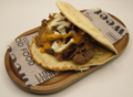 55 ) Flatbread met kalfsvlees en smokey bbq en garlic saus