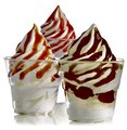 Softijs met caramelsaus