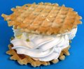 Softijs-wafel met slagroom