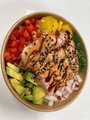 Pokebowl geflambeerd zalm