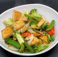 Gebakken tofu met wok groente