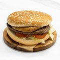 Hamburger pinda gebakken ui