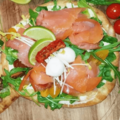 Italiaans Flatbread met zalm en sla