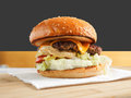 Ambachtelijke cheeseburger