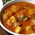 25) Kaeng massaman (curry met aardappel, cashewnoten,uien, kokosmelk)) met witte rijst (Pittig 1/3)