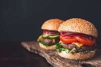 HAMBURGERS (uit eigen keuken en 100 % rundvlees)